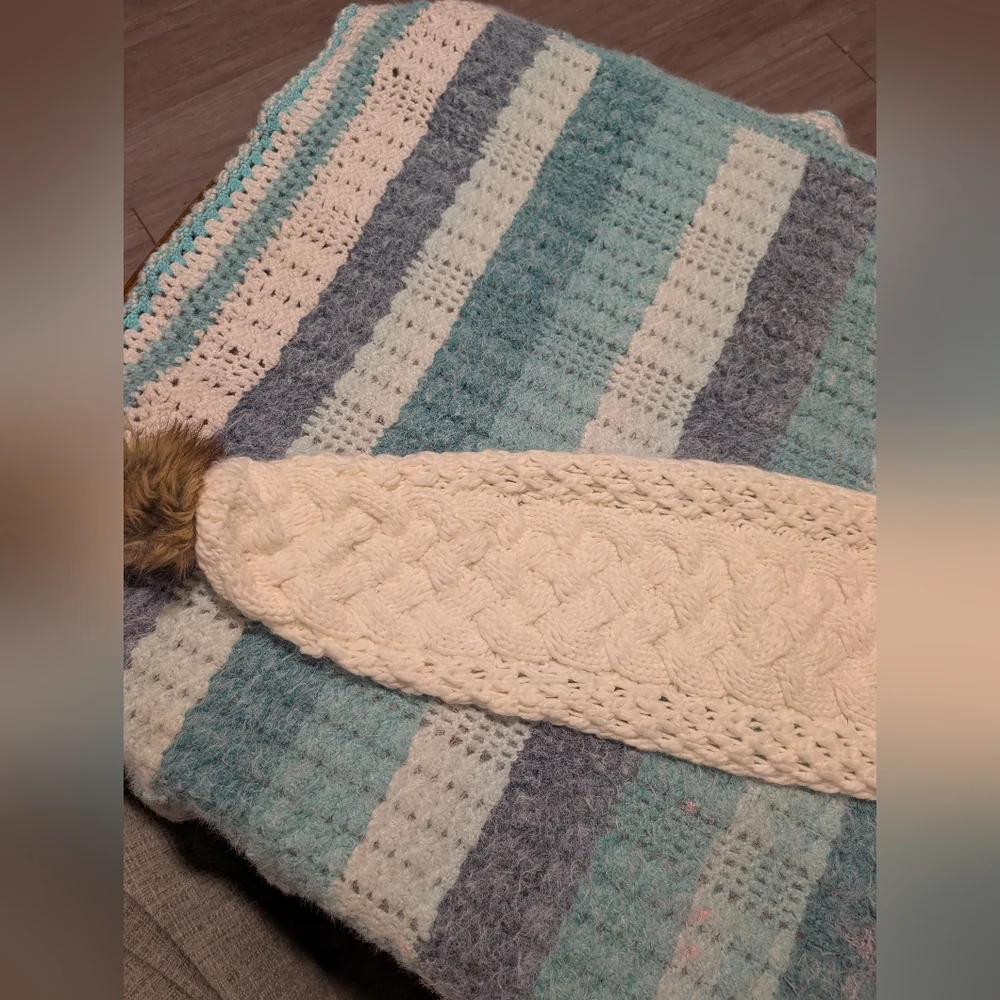 Cozy‎ Cable Knit Pom-Pom Women's Sweater Scarf - Cream